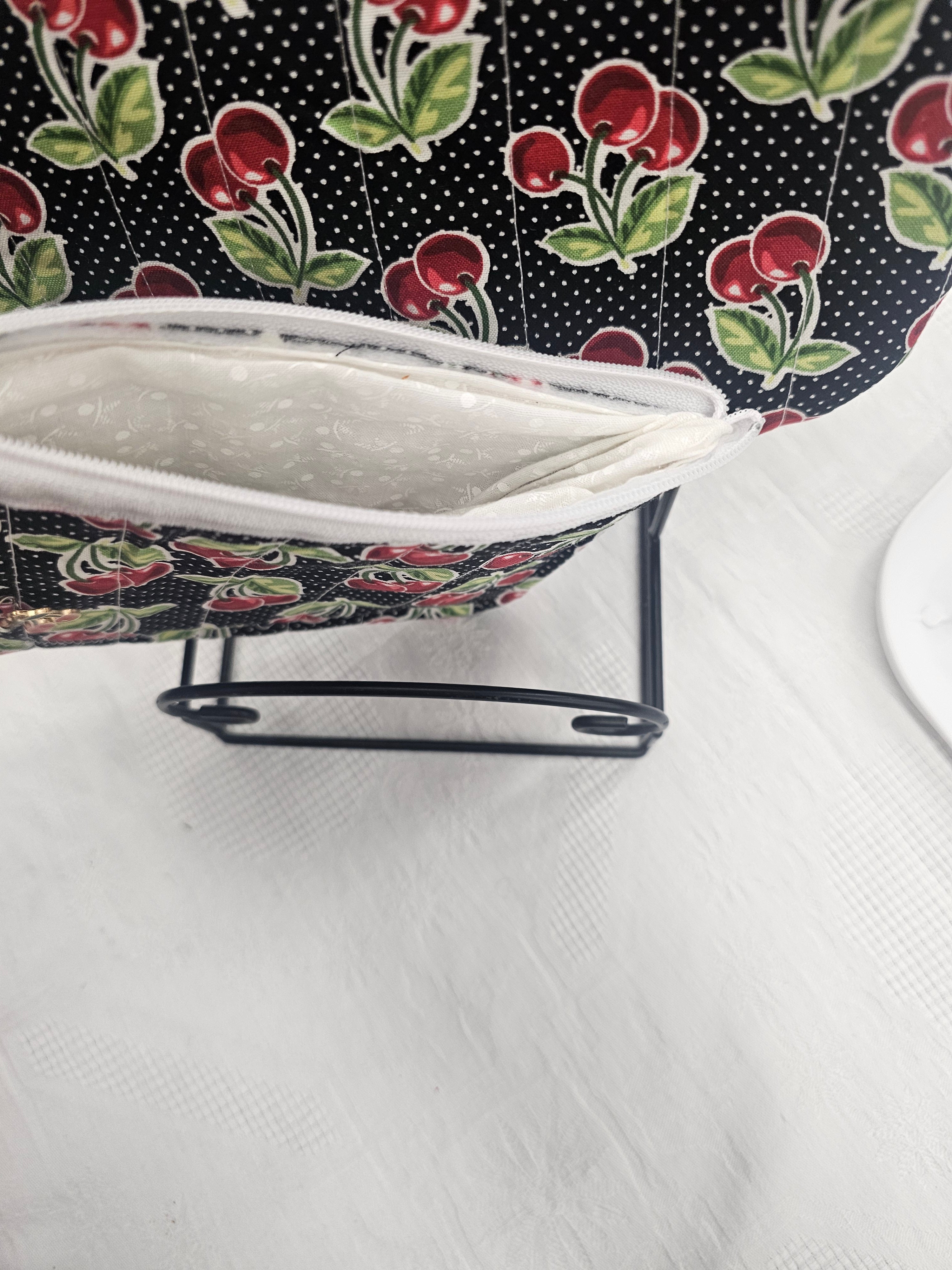 Elegant everyday pouch set